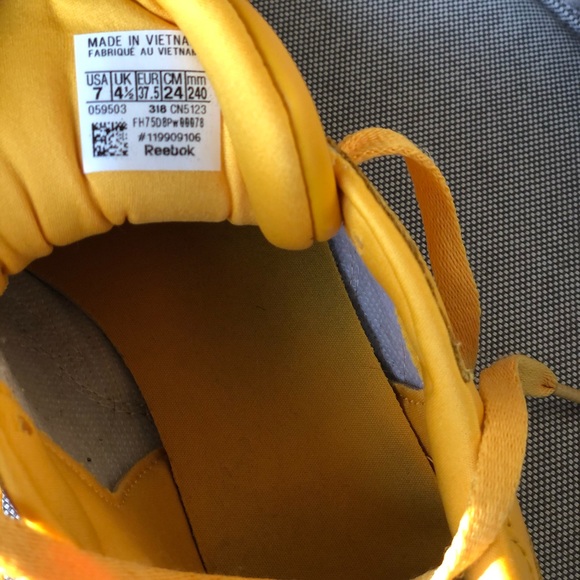 Amazing ✨REEBOK Classic bright yellow sneakers | dead stock - Picture 3 of 3